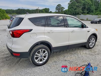 Trzecie zdjęcie samochodu z tyłu: 2019 FORD ESCAPE SE VIN:1FMCU0GD9KUB99521 - miniatura