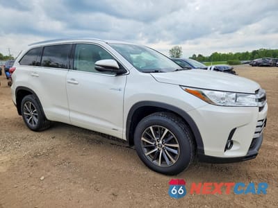 Czwarte zdjęcie samochodu z boku: 2017 TOYOTA HIGHLANDER HYBRID XLE VIN:5TDJGRFH5HS035840 - miniatura
