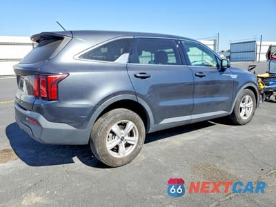 Trzecie zdjęcie samochodu z tyłu: 2022 KIA SORENTO LX VIN:5XYRGDLC0NG080806 - miniatura