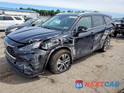 2022 TOYOTA HIGHLANDER HYBRID XLE 5TDGBRCH5NS545503 - główne zdjęcie licytacji z USA - miniatura