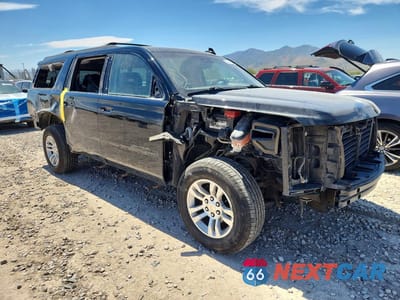 Czwarte zdjęcie samochodu z boku: 2020 CHEVROLET SUBURBAN K1500 LT VIN:1GNSKHKC5LR302562 - miniatura