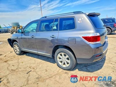 Drugie zdjęcie samochodu z przodu: 2011 TOYOTA HIGHLANDER BASE VIN:5TDBK3EH8BS041799 - miniatura