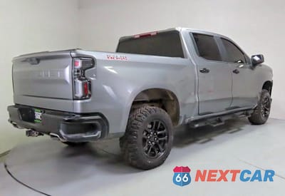 Trzecie zdjęcie samochodu z tyłu: 2019 CHEVROLET SILVERADO K1500 LT TRAIL BOSS VIN:1GCPYFED6KZ334179 - miniatura