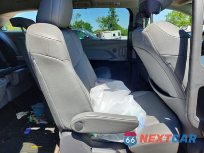 Zdjęcie 11 z 13 samochodu: 2021 TOYOTA SIENNA XLE VIN:5TDYRKEC9MS034075 - miniatura