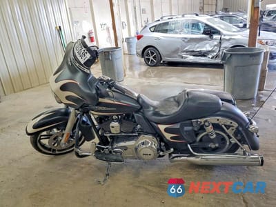 Trzecie zdjęcie samochodu z tyłu: 2011 HARLEY-DAVIDSON FLHX VIN:1HD1KBM17BB674679 - miniatura