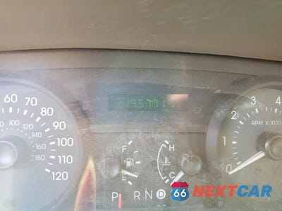 Zdjęcie 9 z 12 samochodu: 2006 MERCURY GRAND MARQUIS GS VIN:2MEFM74V86X632430 - miniatura