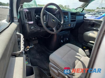 Zdjęcie 8 z 13 samochodu: 2021 CHEVROLET EXPRESS G2500 VIN:1GCWGAFPXM1266450 - miniatura
