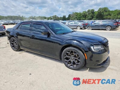 Czwarte zdjęcie samochodu z boku: 2019 CHRYSLER 300 S VIN:2C3CCABGXKH590716 - miniatura