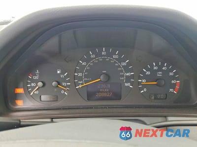 Zdjęcie 9 z 12 samochodu: 2001 MERCEDES-BENZ E 320 VIN:WDBJH65J01B276815 - miniatura