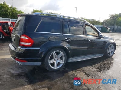 Trzecie zdjęcie samochodu z tyłu: 2011 MERCEDES-BENZ GL 550 4MATIC VIN:4JGBF8GEXBA739411 - miniatura