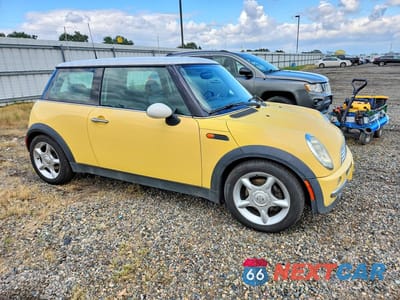 Czwarte zdjęcie samochodu z boku: 2002 MINI COOPER VIN:WMWRC33432TE10162 - miniatura