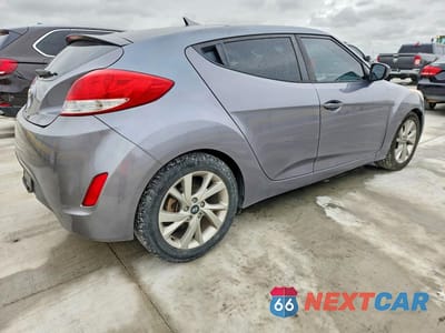 Trzecie zdjęcie samochodu z tyłu: 2017 HYUNDAI VELOSTER BASE VIN:KMHTC6AD6HU305091 - miniatura