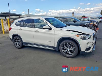 Czwarte zdjęcie samochodu z boku: 2017 BMW X1 SDRIVE28I VIN:WBXHU7C31HP924751 - miniatura