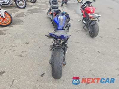 Zdjęcie 6 z 9 samochodu: 2023 YAMAHA YZFR7 VIN:JYARM38E6PA007399 - miniatura