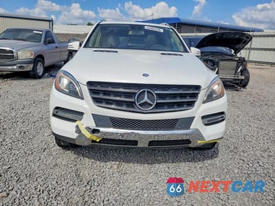 Piąte zdjęcie samochodu w środku: 2015 MERCEDES-BENZ ML 350 4MATIC VIN:4JGDA5HB5FA505418 - miniatura