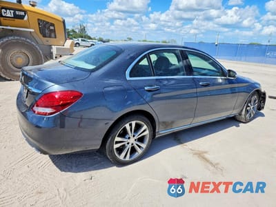 Trzecie zdjęcie samochodu z tyłu: 2015 MERCEDES-BENZ C 300 VIN:55SWF4JB2FU044736 - miniatura