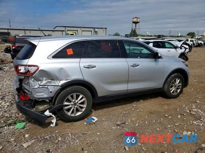Trzecie zdjęcie samochodu z tyłu: 2020 KIA SORENTO L VIN:5XYPG4A31LG664414 - miniatura