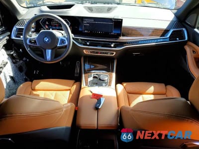 Zdjęcie 8 z 14 samochodu: 2026 BMW X5 XDRIVE50E VIN:5UX43EU06T9296611 - miniatura