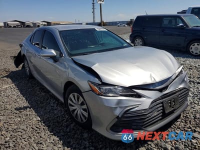 Czwarte zdjęcie samochodu z boku: 2022 TOYOTA CAMRY LE VIN:4T1C31AK5NU040760 - miniatura
