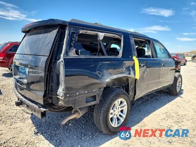 Trzecie zdjęcie samochodu z tyłu: 2020 CHEVROLET SUBURBAN K1500 LT VIN:1GNSKHKC5LR302562 - miniatura