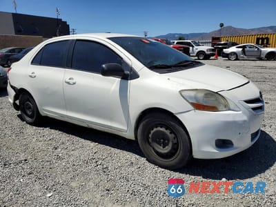 Czwarte zdjęcie samochodu z boku: 2007 TOYOTA YARIS BASE VIN:JTDBT923671142983 - miniatura