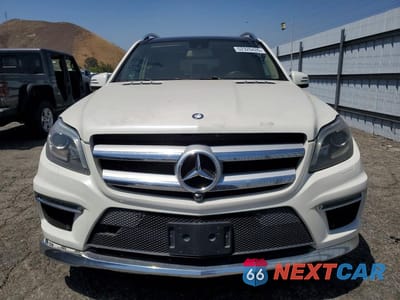 Piąte zdjęcie samochodu w środku: 2015 MERCEDES-BENZ GL 550 4MATIC VIN:4JGDF7DEXFA544969 - miniatura