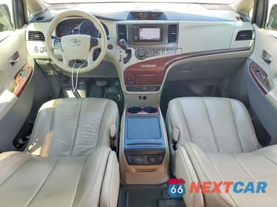 Zdjęcie 8 z 14 samochodu: 2014 TOYOTA SIENNA XLE 8-PASSENGER VIN:5TDYK3DC6ES437458 - miniatura