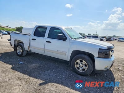 Czwarte zdjęcie samochodu z boku: 2008 CHEVROLET SILVERADO C1500 VIN:2GCEC130X81125781 - miniatura