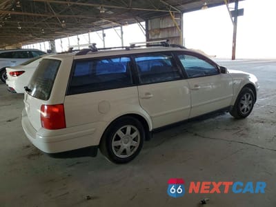 Trzecie zdjęcie samochodu z tyłu: 2001 VOLKSWAGEN PASSAT GLS VIN:WVWHC63B21E034696 - miniatura
