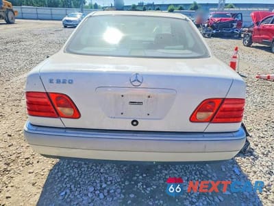Zdjęcie 6 z 12 samochodu: 1996 MERCEDES-BENZ E 320 VIN:WDBJF55FXTJ003286 - miniatura