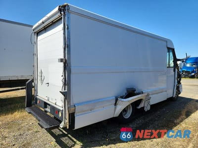 Trzecie zdjęcie samochodu z tyłu: 2018 ISUZU NPR VIN:JALB4T178J7W00153 - miniatura