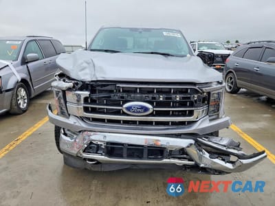 Piąte zdjęcie samochodu w środku: 2023 FORD F150 SUPERCREW VIN:1FTFW1E83PKE98108 - miniatura