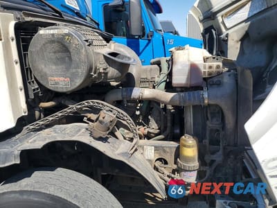Zdjęcie 7 z 10 samochodu: 2016 VOLVO VNL SEMI TRUCK VIN:4V4NC9EJ3GN954200 - miniatura