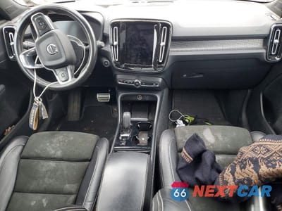Zdjęcie 8 z 13 samochodu: 2021 VOLVO XC40 T5 R-DESIGN VIN:YV4162UM7M2465605 - miniatura