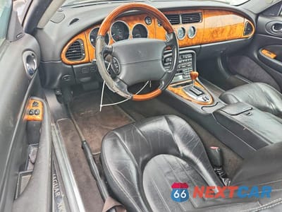 Zdjęcie 8 z 12 samochodu: 2005 JAGUAR XK8 VIN:SAJDA41C252A41227 - miniatura