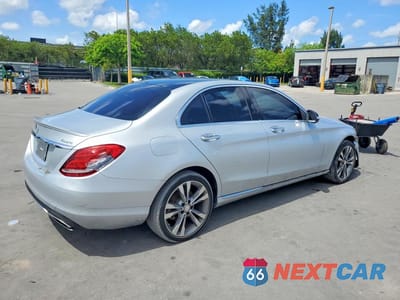 Trzecie zdjęcie samochodu z tyłu: 2016 MERCEDES-BENZ C 300 4MATIC VIN:55SWF4KB8GU172432 - miniatura