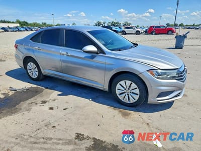 Czwarte zdjęcie samochodu z boku: 2020 VOLKSWAGEN JETTA S VIN:3VWCB7BU7LM022124 - miniatura