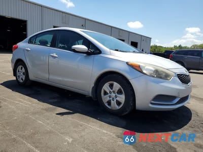 Czwarte zdjęcie samochodu z boku: 2016 KIA FORTE LX VIN:KNAFK4A66G5594408 - miniatura