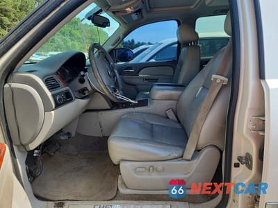 Zdjęcie 7 z 14 samochodu: 2011 CHEVROLET SUBURBAN C1500 LTZ VIN:1GNSCKE05BR376977 - miniatura
