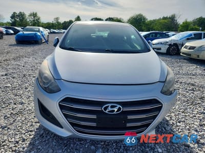 Piąte zdjęcie samochodu w środku: 2016 HYUNDAI ELANTRA GT BASE VIN:KMHD35LH3GU323898 - miniatura