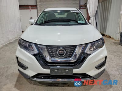 Piąte zdjęcie samochodu w środku: 2018 NISSAN ROGUE S VIN:KNMAT2MV6JP540409 - miniatura