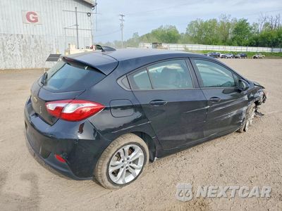 Trzecie zdjęcie samochodu z tyłu: 2019 CHEVROLET CRUZE LS VIN:3G1BC6SM1KS577658 - miniatura