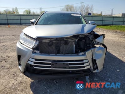 Piąte zdjęcie samochodu w środku: 2019 TOYOTA HIGHLANDER XLE VIN:5TDJZRFH6KS611324 - miniatura