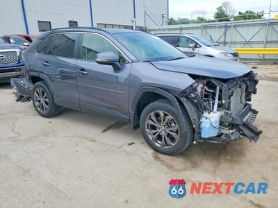 Czwarte zdjęcie samochodu z boku: 2023 TOYOTA RAV4 XLE PREMIUM VIN:JTMB6RFV0PD541678 - miniatura