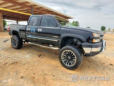 Czwarte zdjęcie samochodu z boku: 2006 CHEVROLET SILVERADO K2500 HEAVY DUTY VIN:1GCHK23D06F152096 - miniatura