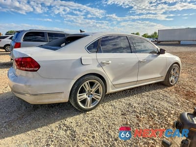 Trzecie zdjęcie samochodu z tyłu: 2013 VOLKSWAGEN PASSAT SEL VIN:1VWCN7A30DC139563 - miniatura