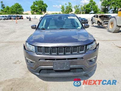 Piąte zdjęcie samochodu w środku: 2019 JEEP COMPASS LATITUDE VIN:3C4NJDBB2KT654111 - miniatura