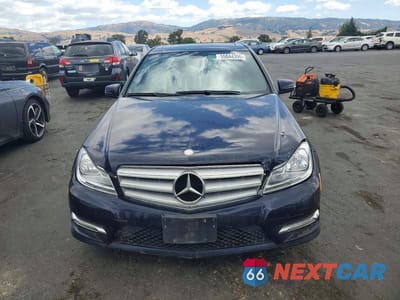 Piąte zdjęcie samochodu w środku: 2012 MERCEDES-BENZ C 250 VIN:WDDGF4HBXCA629764 - miniatura