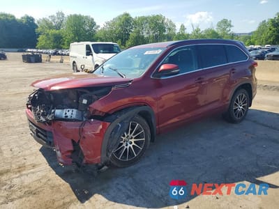 2018 TOYOTA HIGHLANDER SE 5TDJZRFH3JS805162 - główne zdjęcie licytacji z USA - miniatura