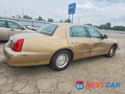 Trzecie zdjęcie samochodu z tyłu: 1998 LINCOLN TOWN CAR EXECUTIVE VIN:1LNFM81W6WY725107 - miniatura